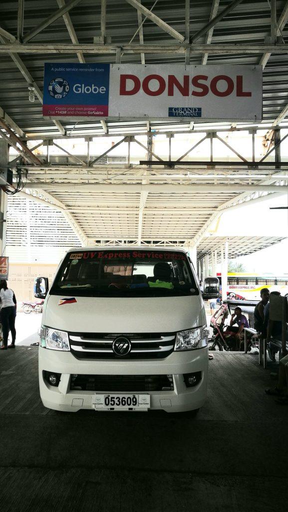 Gare de Legazpi: Van vers Donsol